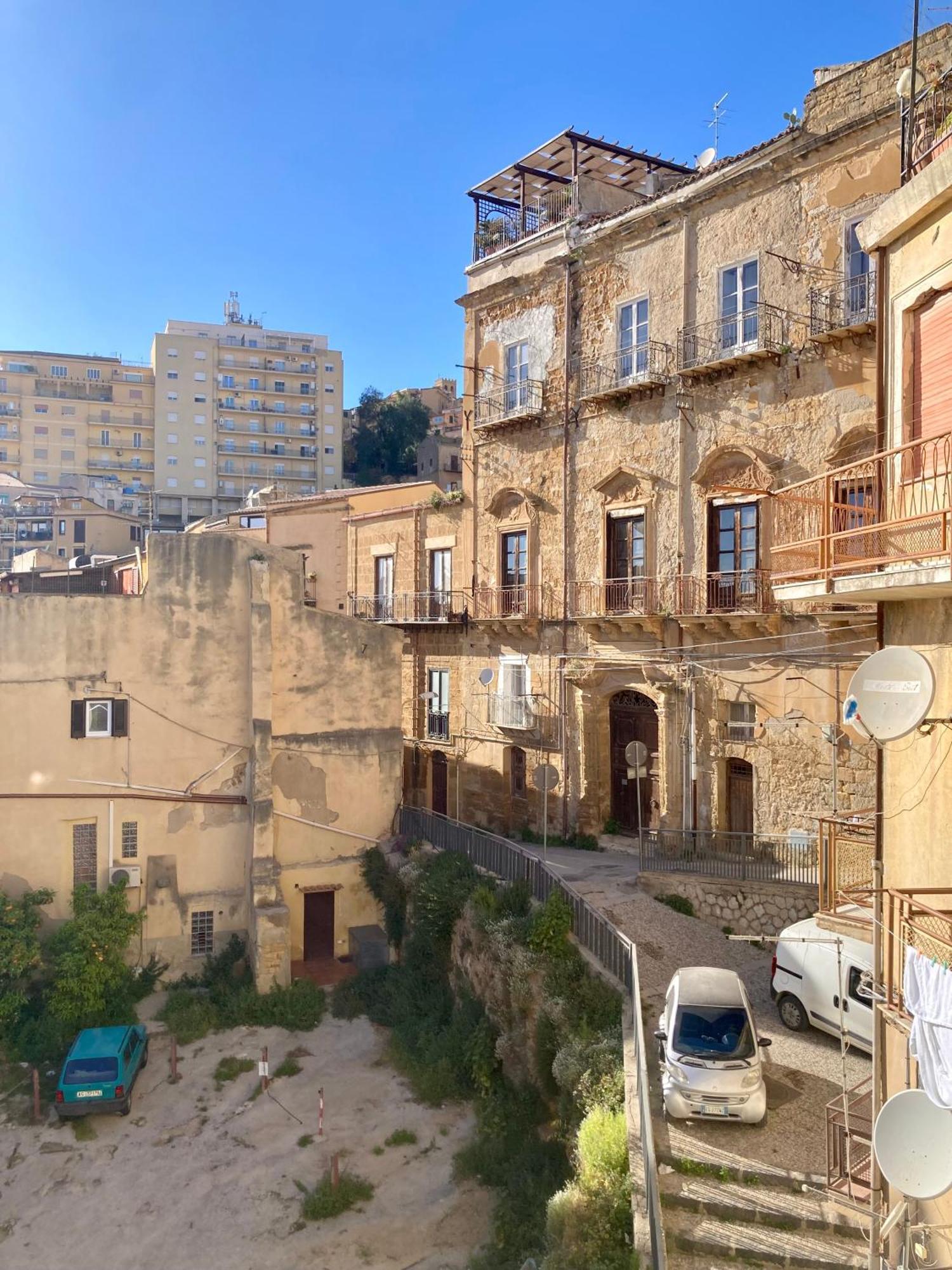 Flat - With Private Parking Appartement
